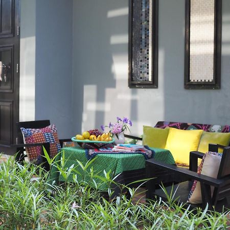 Amphawa Caza Platuu Bed & Breakfast Екстериор снимка