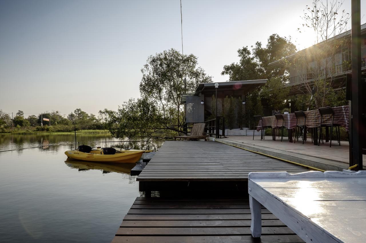 Amphawa Caza Platuu Bed & Breakfast Екстериор снимка