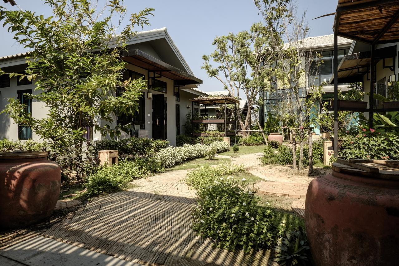 Amphawa Caza Platuu Bed & Breakfast Екстериор снимка