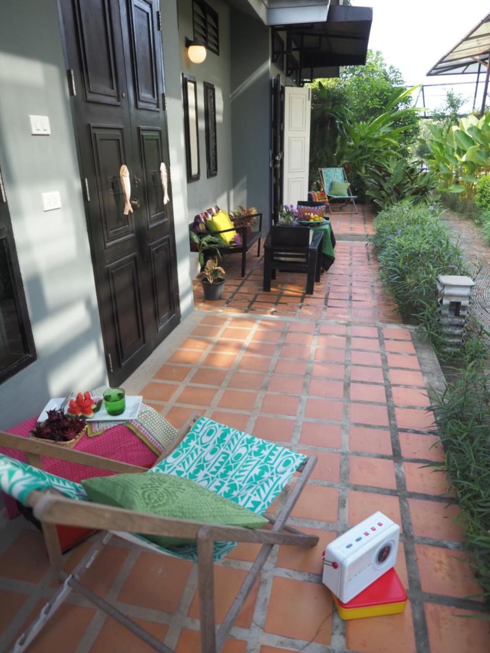 Amphawa Caza Platuu Bed & Breakfast Екстериор снимка